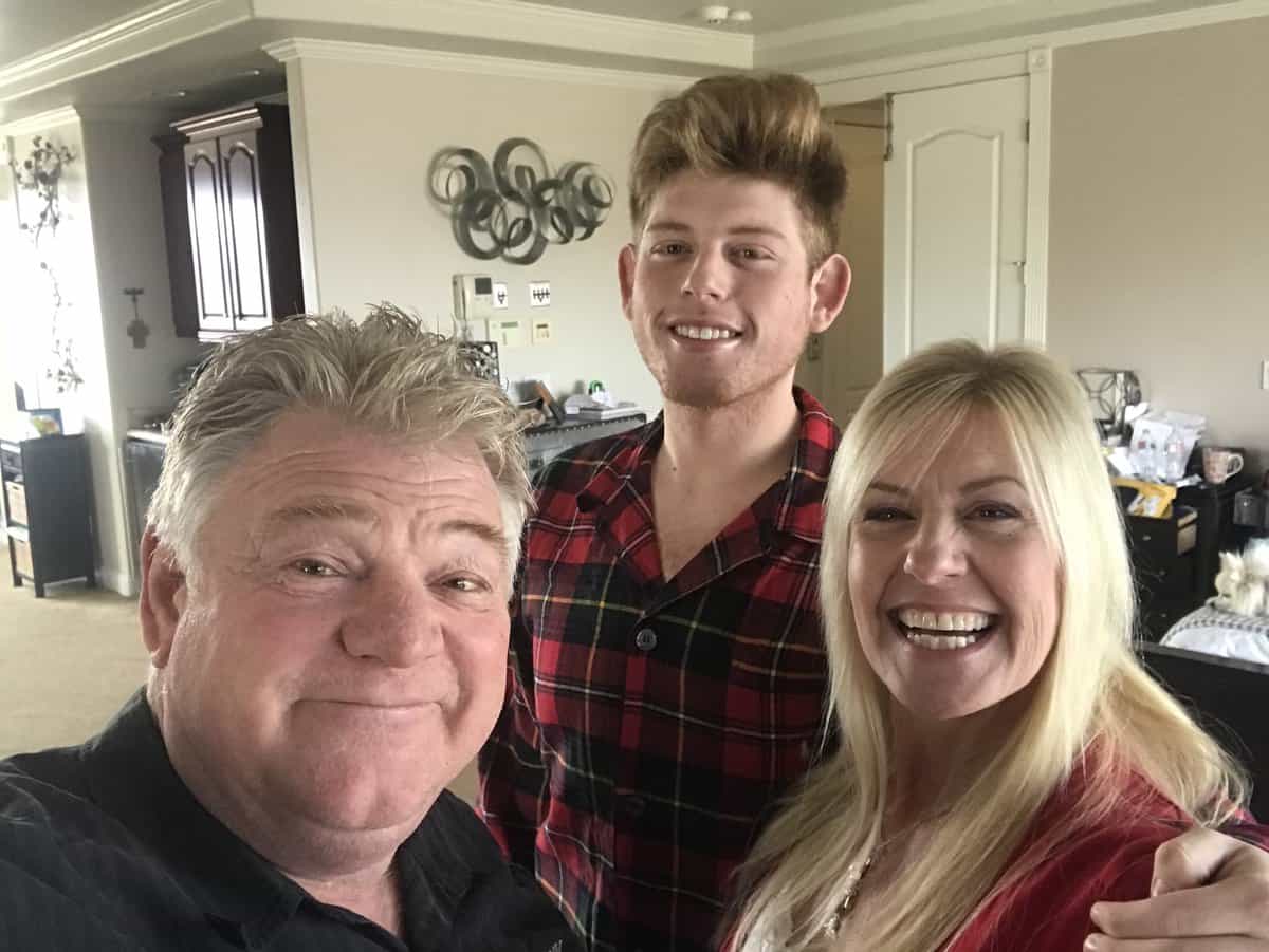 Image of Dan and Laura Dotson with their son