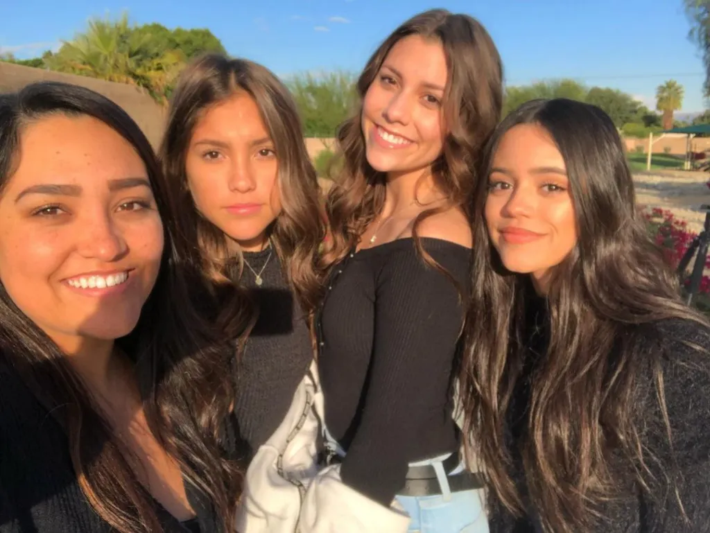 Image of Jenna Ortega with her sisters