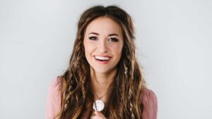 Is Lauren Daigle married to her husband? Net Worth. - tvstarsmag