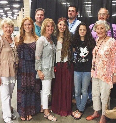 Image of Lauren Daigle with her family