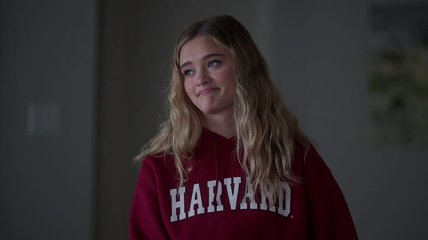 Image of Lizzy Greene as an actress in the show Million Things