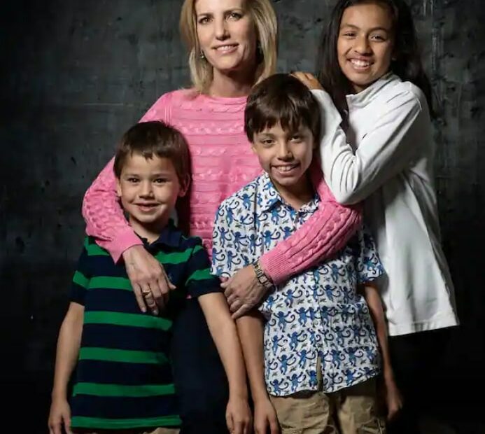 Image of ​​Laura Ingraham with her kids